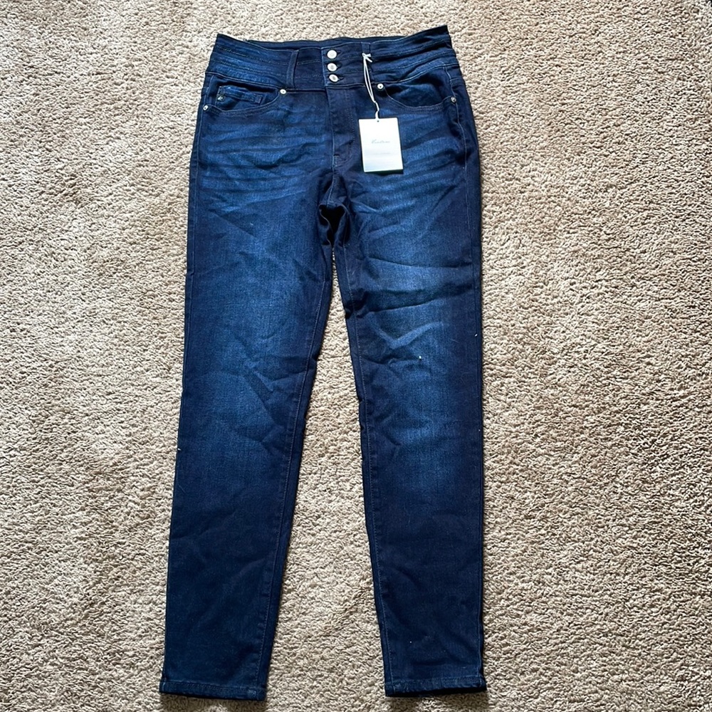 Kan Can Women’s jeans new with tags dark wash
